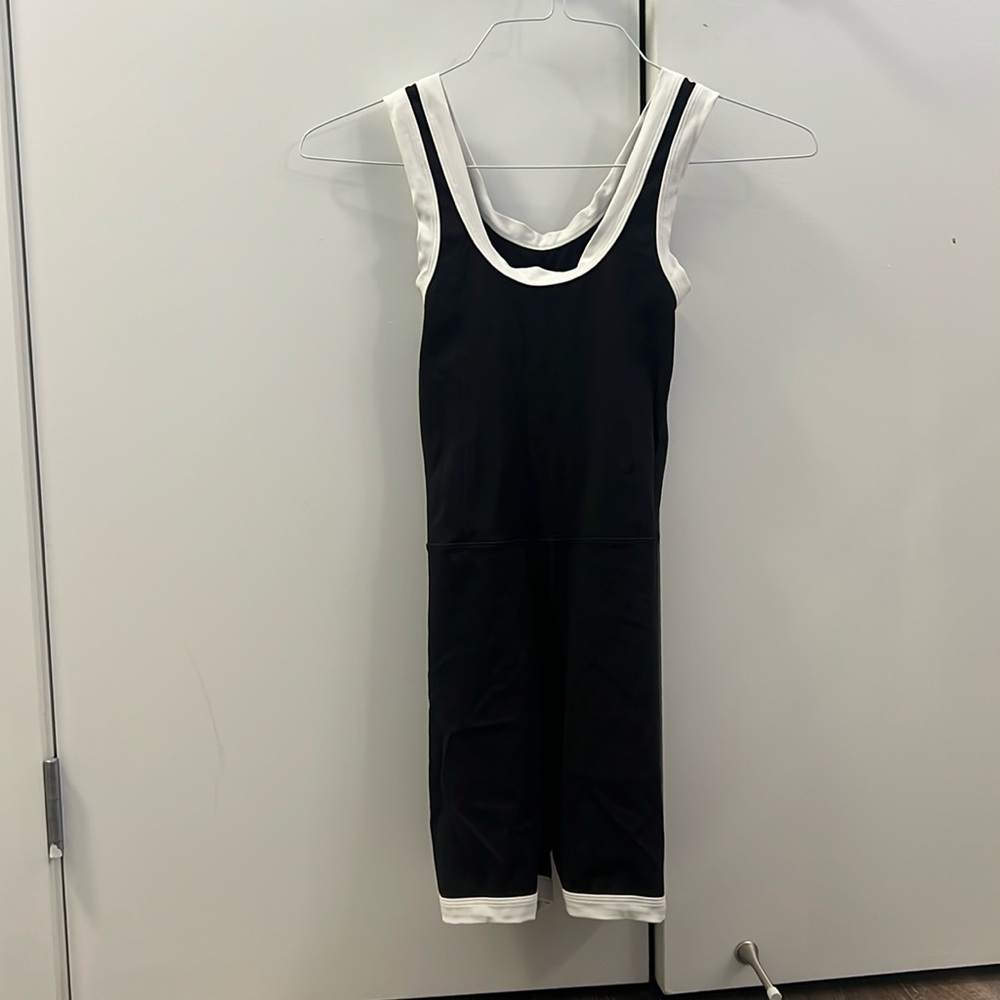 Set Active contrast shortysuit
